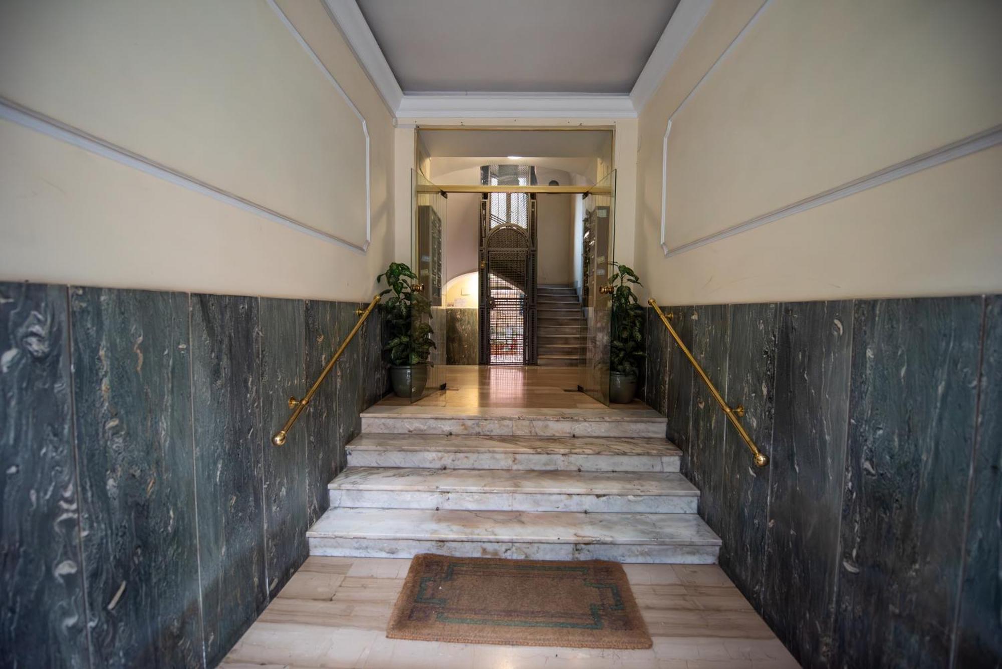 Benny Gold - Domus Apartment Rom